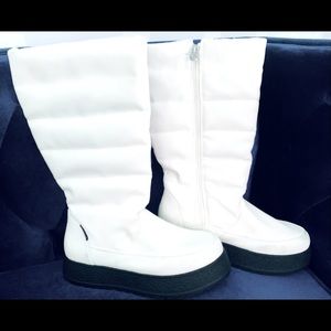 AV winter boots, white with black wedge sole